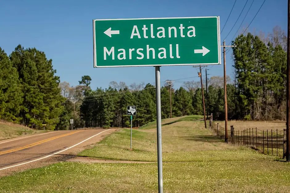 Road sign to marshall texas and atlanta