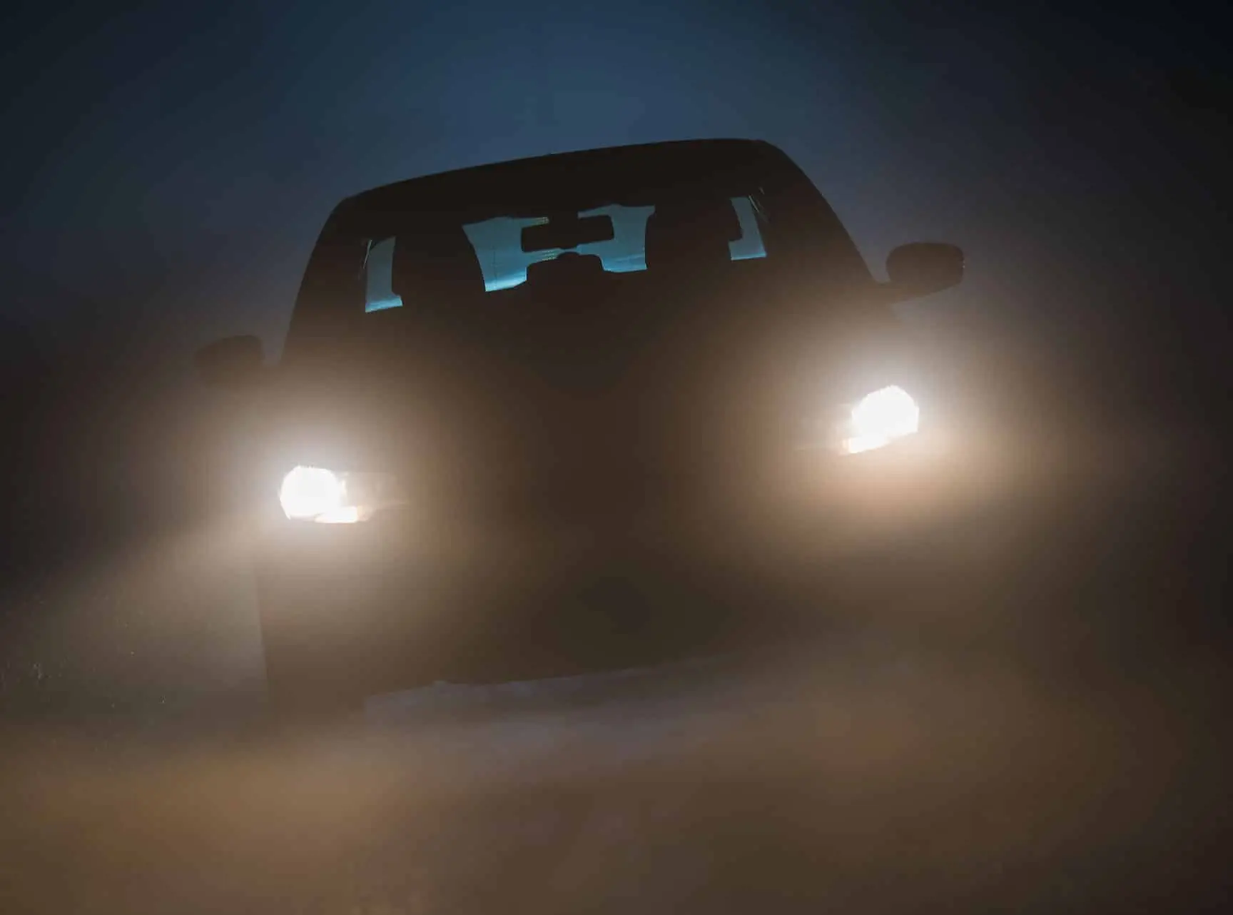 Fog on the road. Extreme driving conditions.