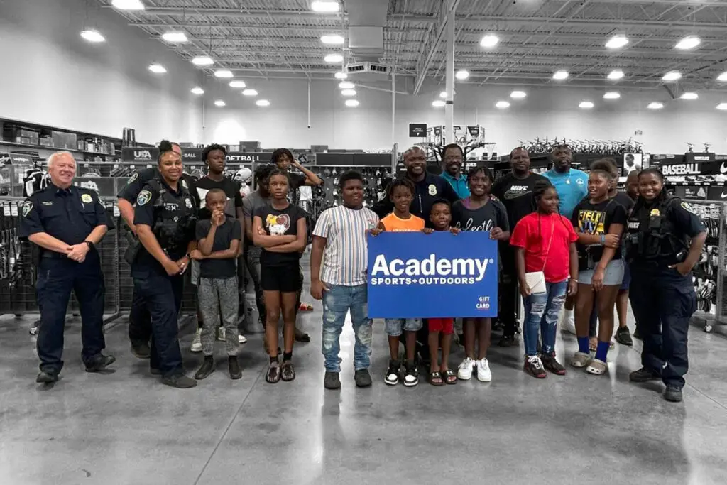 Md sponsor shop with a cop