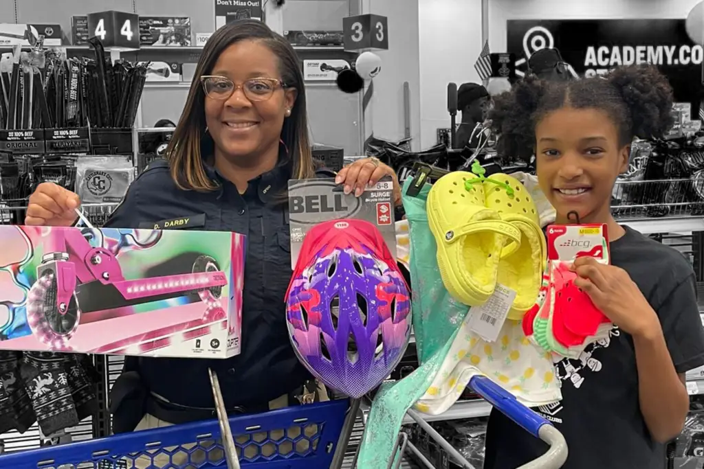 Md sponsor shop with a cop